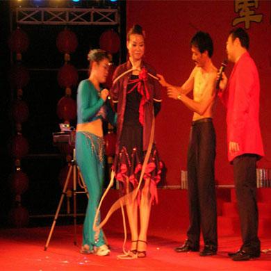 深圳著名美女魔術(shù)師莎娜